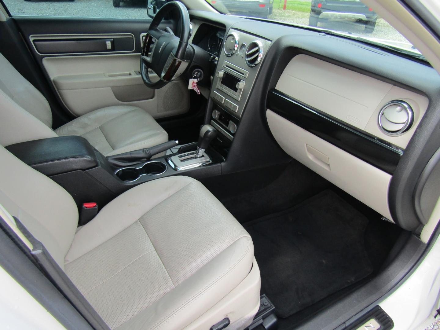 2008 White Lincoln MKZ FWD (3LNHM26T08R) with an 3.5L V6 DOHC 24V engine, Automatic transmission, located at 15016 S Hwy 231, Midland City, AL, 36350, (334) 983-3001, 31.306210, -85.495277 - Photo#9